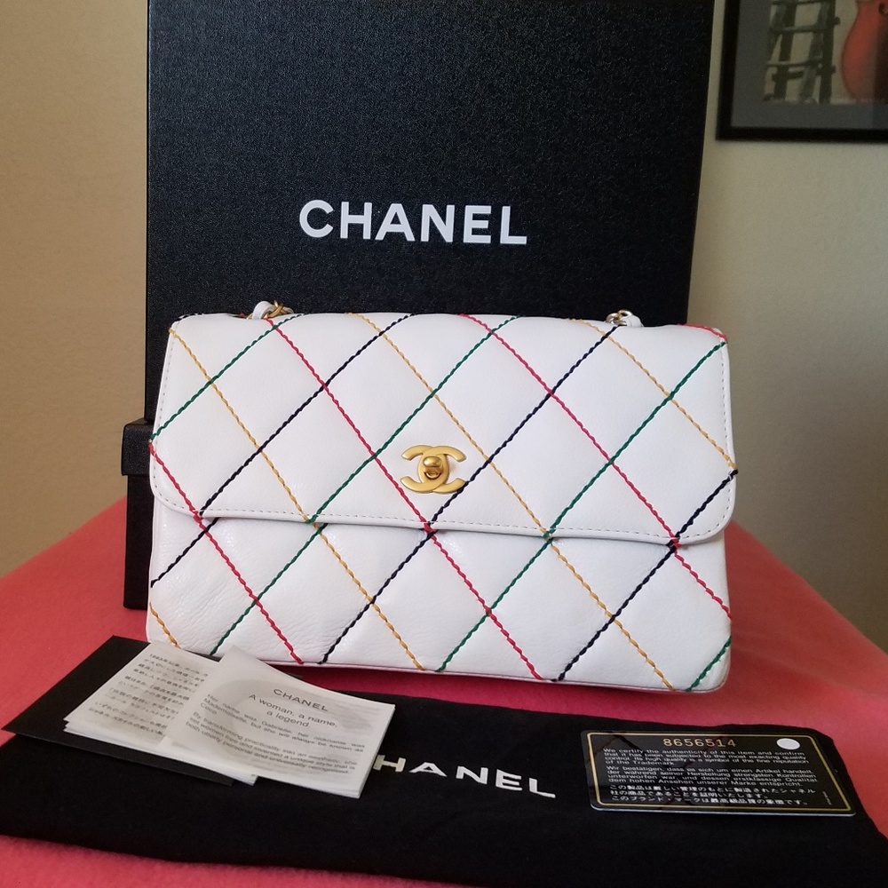 Chanel White Leather Classic Flap medium bag - Picture 1 of 8